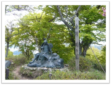 賤ヶ岳七本槍の像